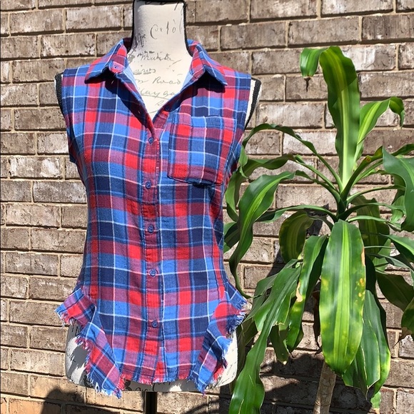 ✨💙❤️NEW❤️💙✨ Raw Edge Red and Blue Plaid Tank Top - Picture 3 of 8